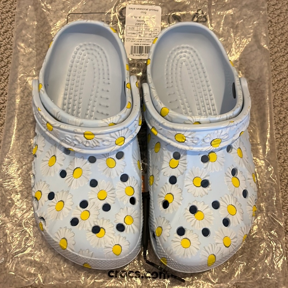Baya seasonal crocs